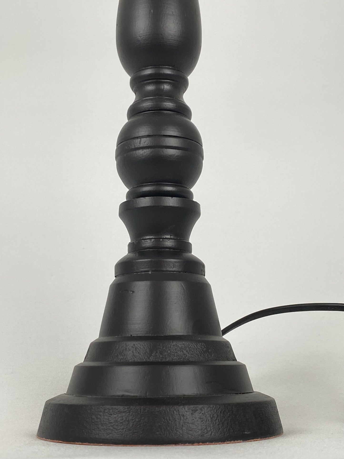 Lampfot svart trä