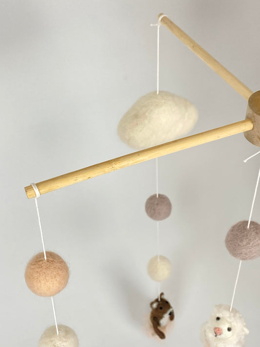 Sängmobil med ulldjur