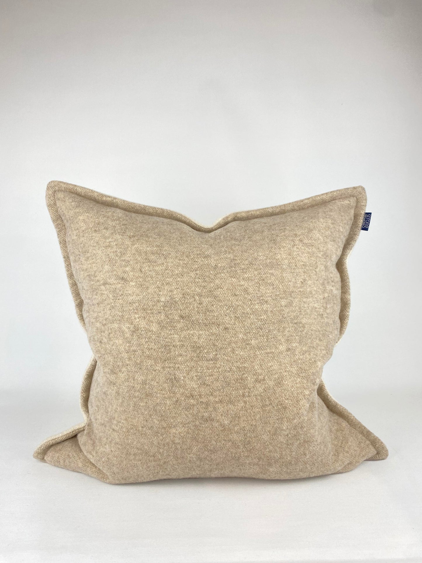 Kuddfodral lammull beige/cremevit