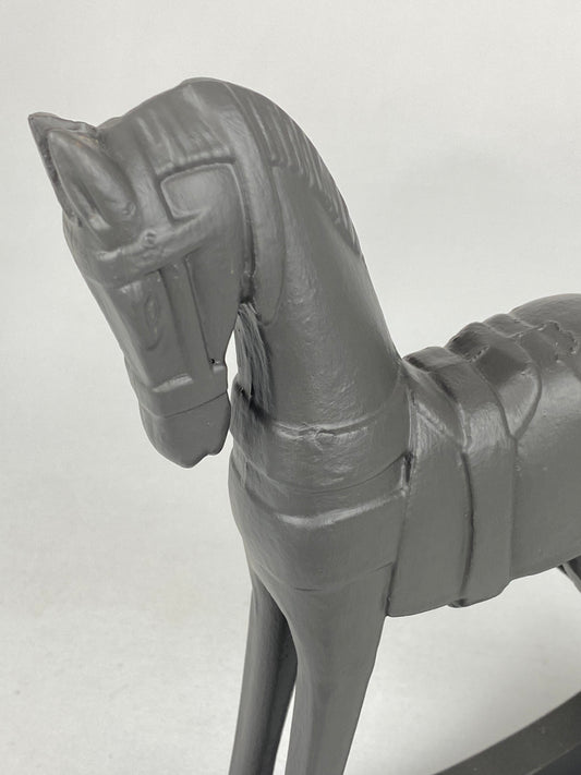 Gunghäst dekoration trä mullvadsgrå