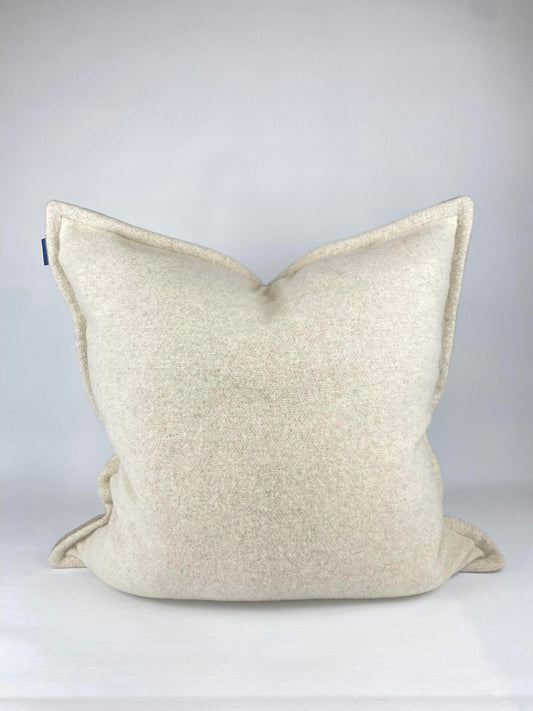 Kuddfodral lammull beige/cremevit