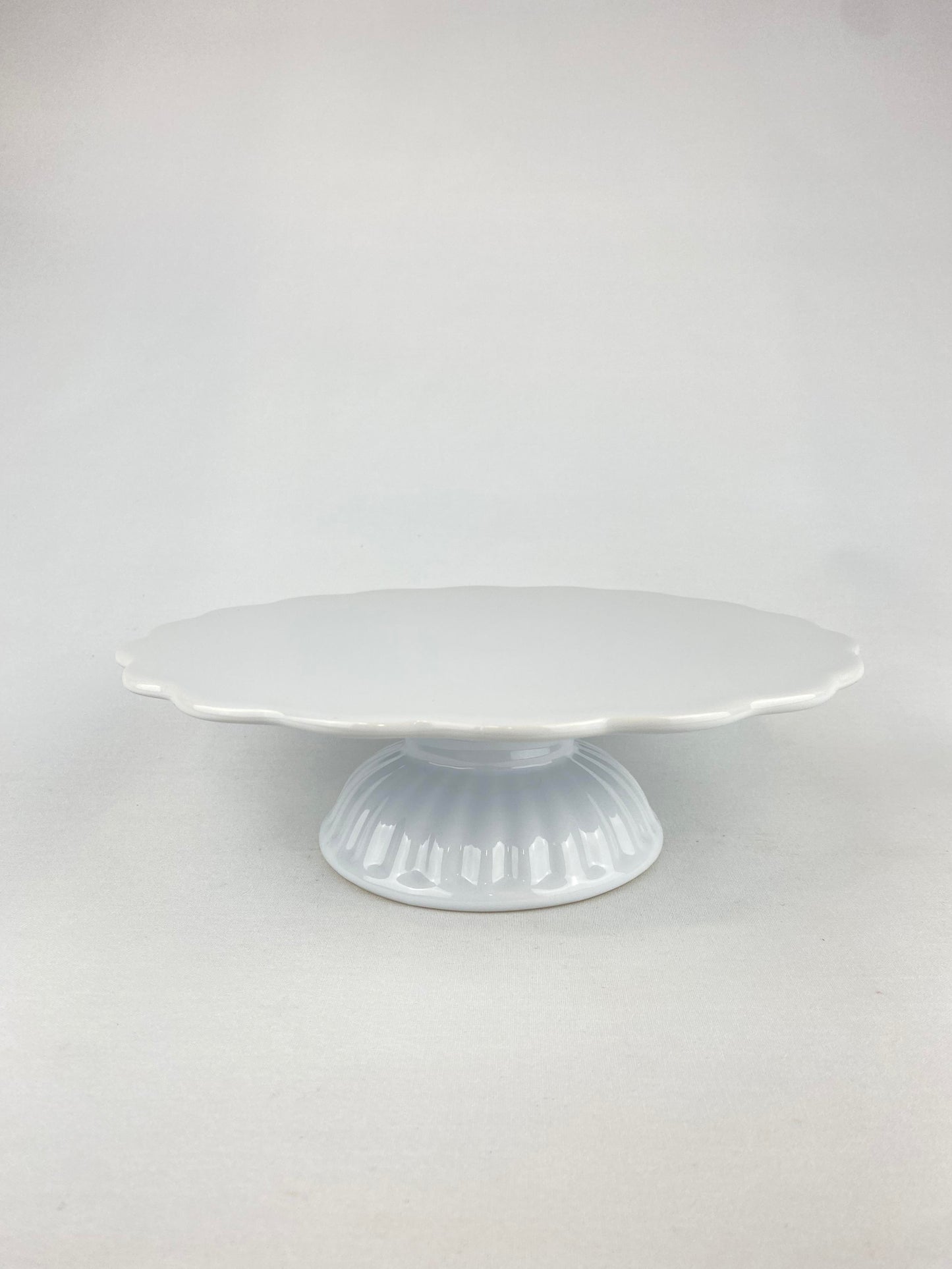 Tårtfat på fot glaserad vit