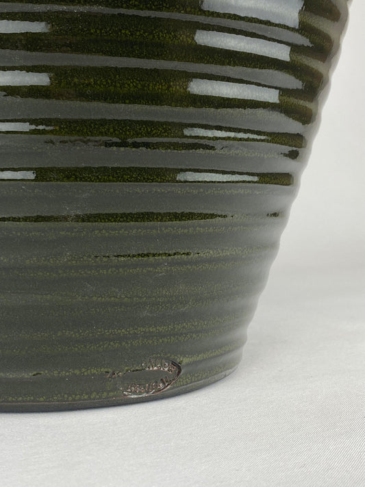 Handgjord kruka glaserad mörkgrön struktur