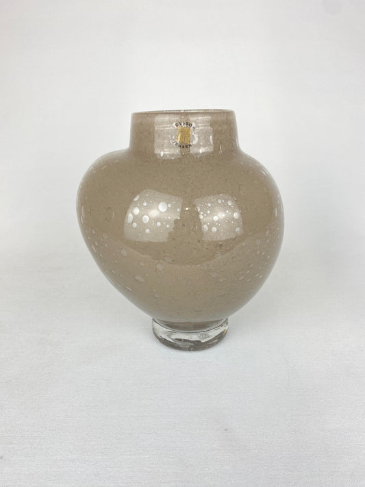 Vas i färgat glas beige liten - Olsson & Jensen