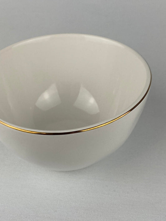 Skål med guldkant