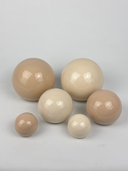 Dekorationsklot i porslin flera storlekar och färger