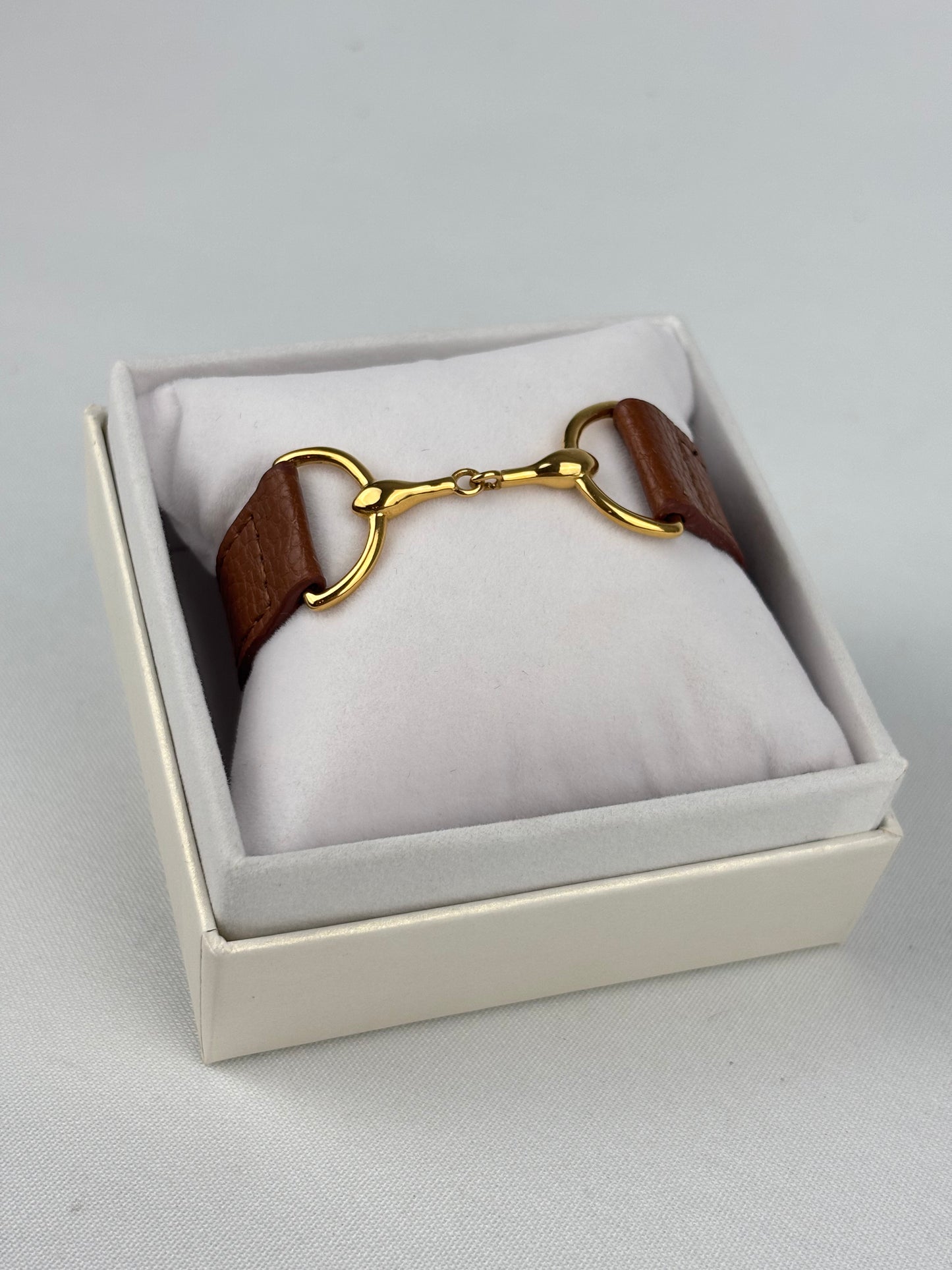 Armband tvådelat bett guldpläterat rostfritt stål & brunt läder