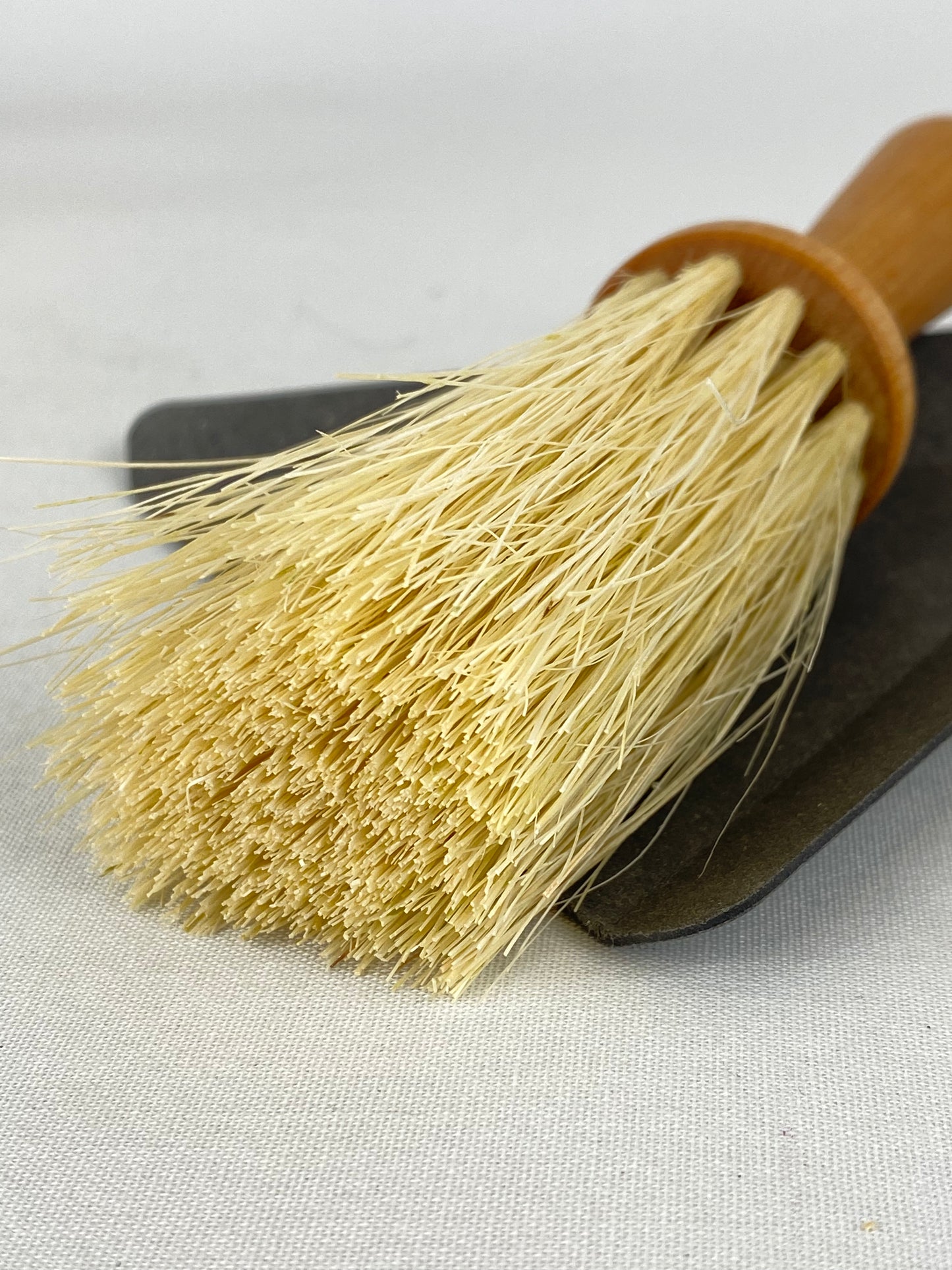 Bordsborstset oljad Björk - Iris Hantverk