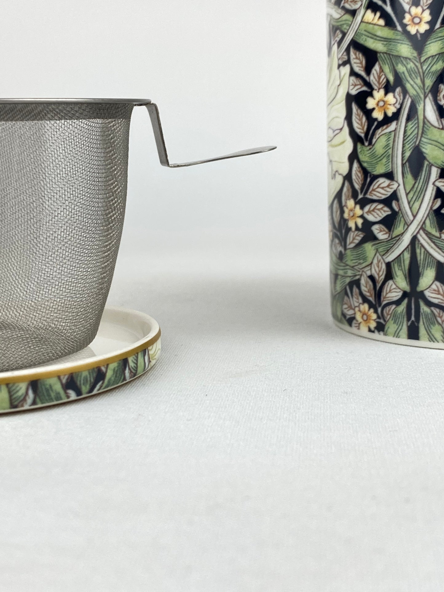 Tekopp med lock/fat och tesil - William Morris Pimpernel