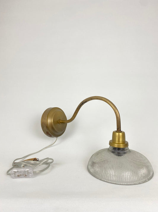 Vägglampett rustik antikmässing